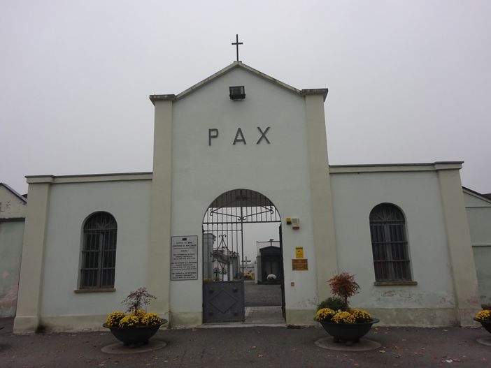 Bra, al cimitero di Bandito spariscono i fiori dalle tombe, gesti di vile inciviltà