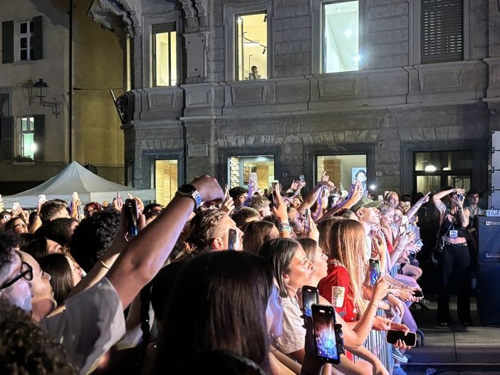 Il pubblico al concerto di Ernia in piazza San Pietro Il pubblico al concerto di Ernia in piazza San Pietro