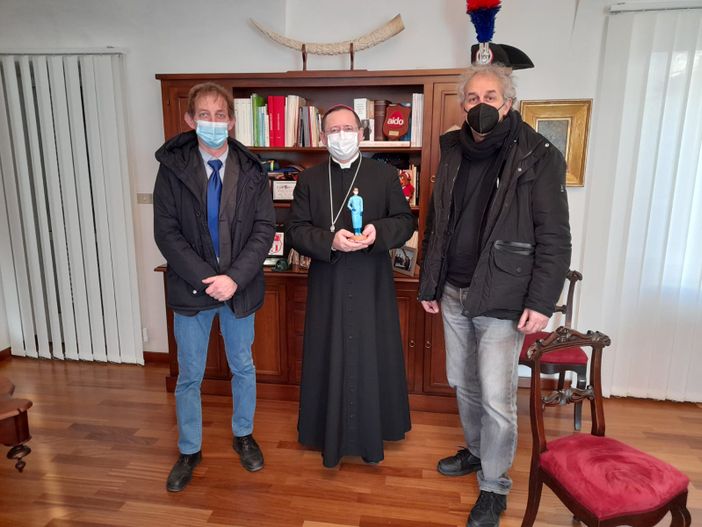 Nel Presepe 2020 un’infermiera anti-Covid per onorare solidarietà e artigianato