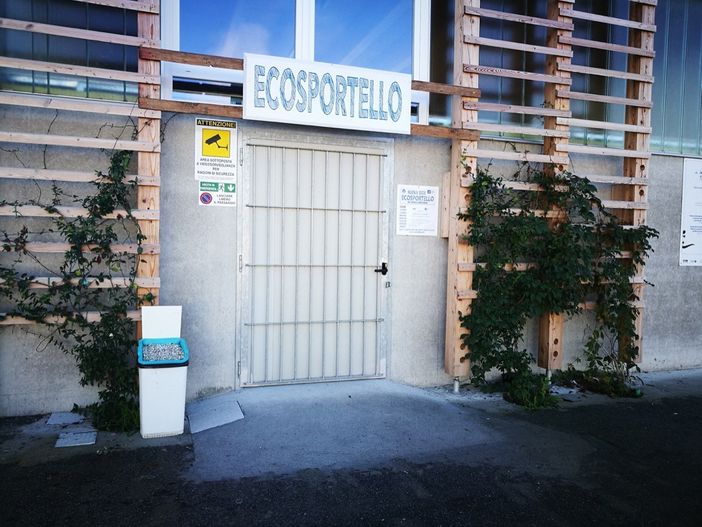 Raccolta rifiuti a Bra: ultimi giorni di distribuzione del nuovo sacco bianco