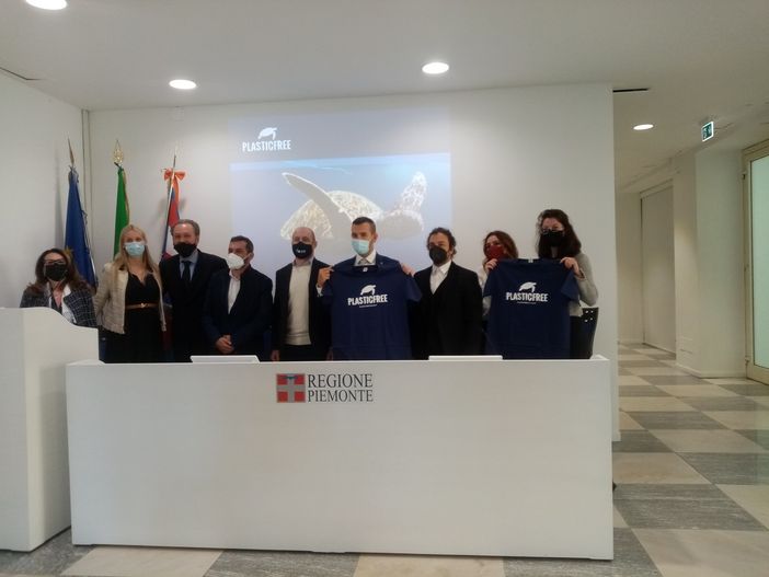 “Un Po prima del mare”: il 23 maggio raccolta dei rifiuti plastici lungo le sponde del fiume per salvare l’ambiente