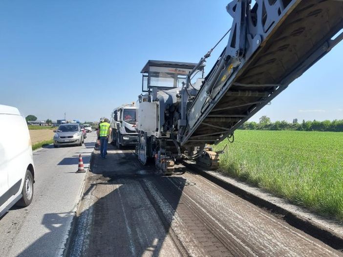 Partiti i lavori per il ripristino del manto stradale sulla SP 20 tra Savigliano e Genola Partiti i lavori per il ripristino del manto stradale sulla SP 20 tra Savigliano e Genola