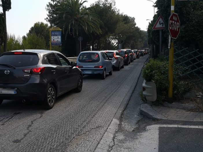 Tornano le lunghe code sull’Aurelia per i turisti cuneesi: "Due ore per andare da Varazze a Savona" Tornano le lunghe code sull’Aurelia per i turisti cuneesi: "Due ore per andare da Varazze a Savona"