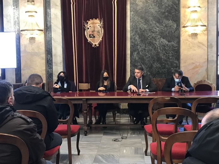 Al via oggi la tre giorni sul Lavoro in Comune a Cuneo. Apertura con il ministro Dadone in un Salone d'Onore vuoto