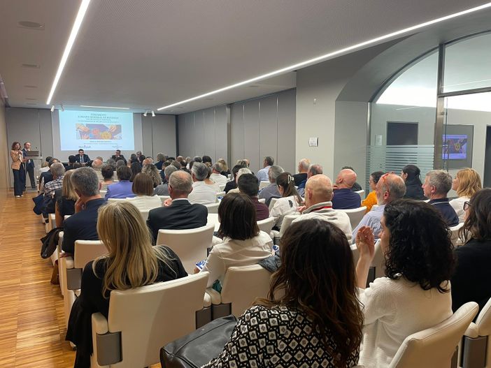 Un successo l'incontro di Confartigianato e Banca d'Alba sulla pianificazione aziendale Un successo l'incontro di Confartigianato e Banca d'Alba sulla pianificazione aziendale
