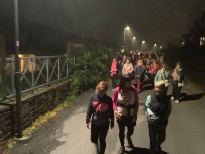 In centocinquanta alla passeggiata in "rosa" a Sanfrè