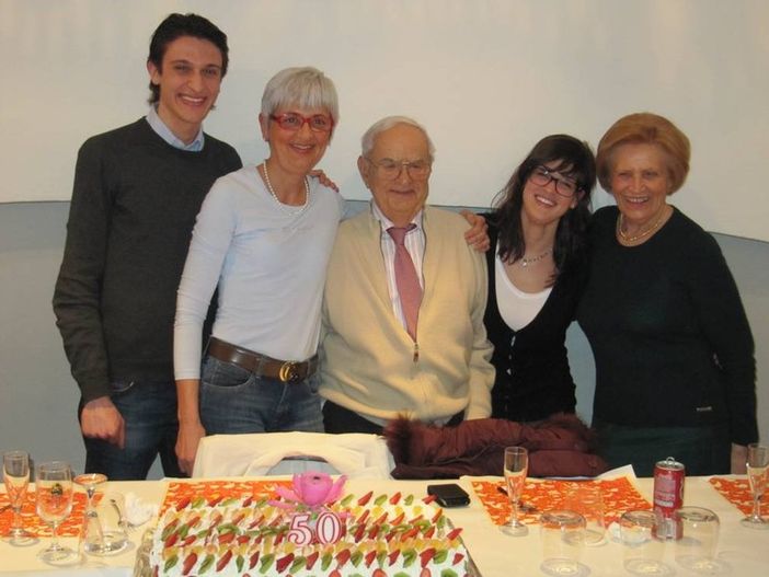 Dario Sebaste (al centro) nelle celebrazioni del 130° compleanno del colosso dolciario