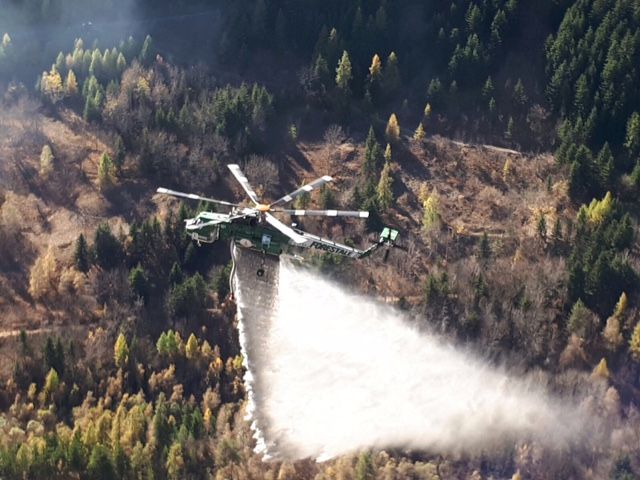 L'elicottero Erickson in azione in Valle Stura