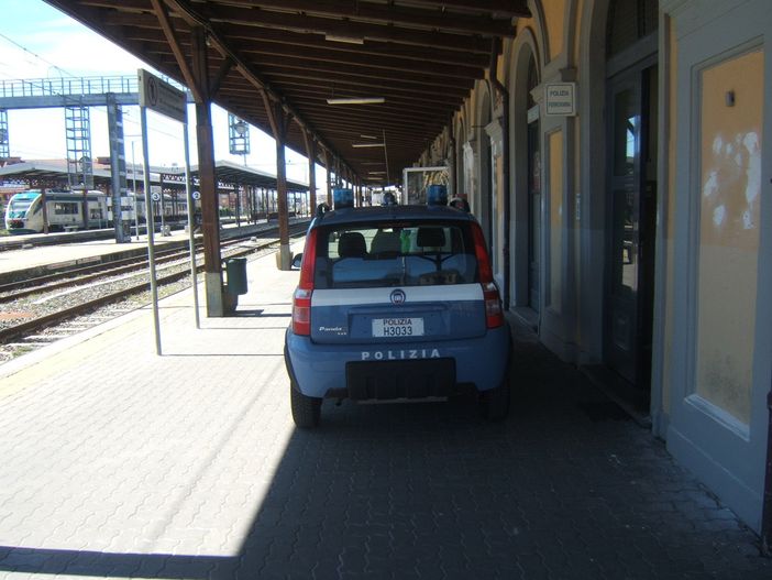 Sottrae il tablet di servizio a un capotreno: arrestato dalla Polizia di Stato Sottrae il tablet di servizio a un capotreno: arrestato dalla Polizia di Stato