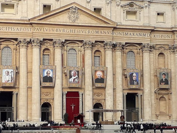 "Pax Cristi in questi giorni ha perso l'occasione per valorizzare un grande pontefice" "Pax Cristi in questi giorni ha perso l'occasione per valorizzare un grande pontefice"