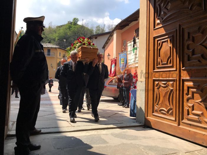 “In te c’è stato il fuoco sacro che tiene acceso il paese”: a Sanfront l’ultimo saluto a “Mondo” Sacco, sindaco per 20 anni “In te c’è stato il fuoco sacro che tiene acceso il paese”: a Sanfront l’ultimo saluto a “Mondo” Sacco, sindaco per 20 anni