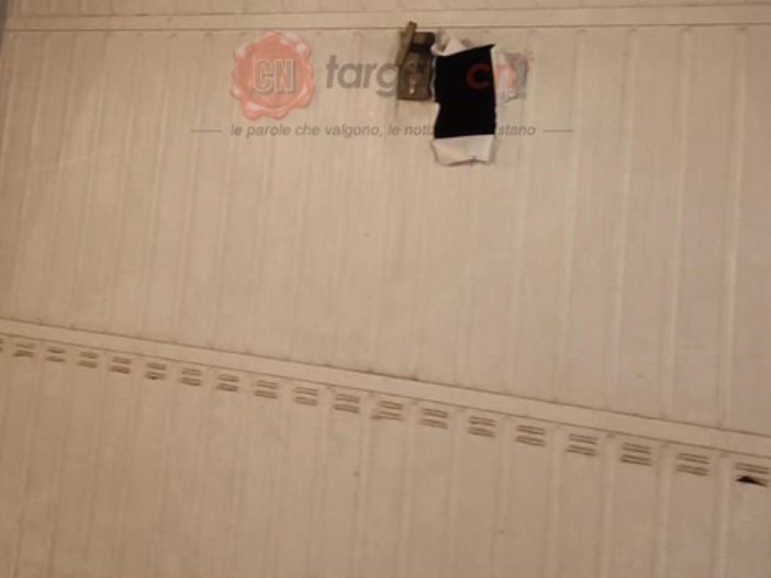 Dopo i colpi al Cerialdo, presi di mira i garage di una palazzina a Madonna dell'Olmo Dopo i colpi al Cerialdo, presi di mira i garage di una palazzina a Madonna dell'Olmo