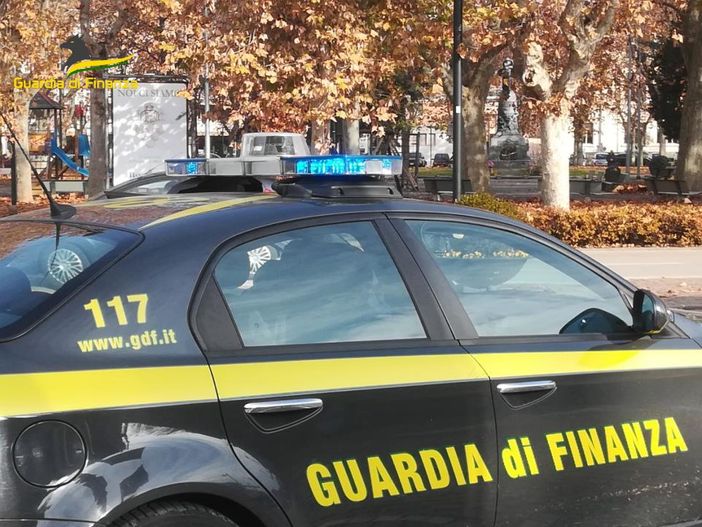 Controlli dei finanzieri ai distributori di benzina piemontesi: riscontrate violazioni in più di un quarto dei casi Controlli dei finanzieri ai distributori di benzina piemontesi: riscontrate violazioni in più di un quarto dei casi