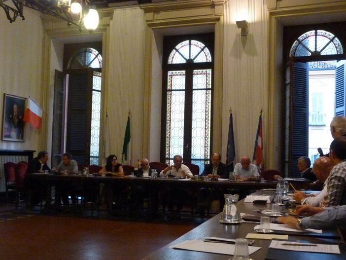 Il Consiglio comunale albese del 30 agosto (© targatocn.it)
