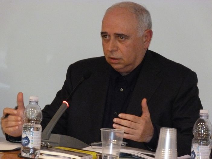 Don Antonio Sciortino ad Alba. Fotoservizio Gisella Divino (© targatocn.it)