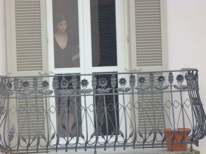 La discrezione ed il dolore composto della gente di Alba per il "loro" Pietro Ferrero. Fotoservizio Gisella Divino (© targatocn.it)