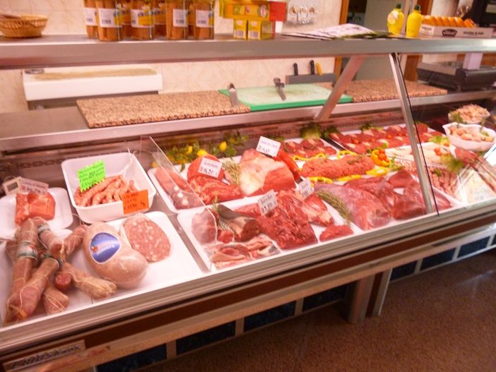 La macelleria "Livio Zamperlin" di Manta per una grigliata di Ferragosto a prezzo imbattibile La macelleria "Livio Zamperlin" di Manta per una grigliata di Ferragosto a prezzo imbattibile