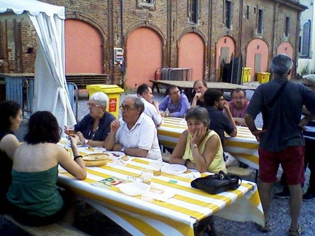 La cena della prima serata di Festa del PD La cena della prima serata di Festa del PD