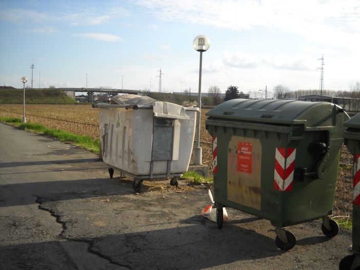 Nella fotogallery inviataci dall'assessore la situazione di via Sobrero dopo l'intervento di pulizia Nella fotogallery inviataci dall'assessore la situazione di via Sobrero dopo l'intervento di pulizia