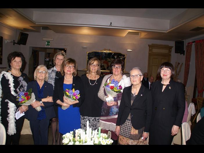 Saluzzo, tre nuove socie nella Fidapa, nella cerimonia delle camdele Saluzzo, tre nuove socie nella Fidapa, nella cerimonia delle camdele