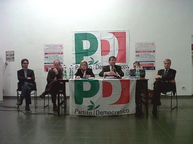 Il tavolo dei relatori Il tavolo dei relatori