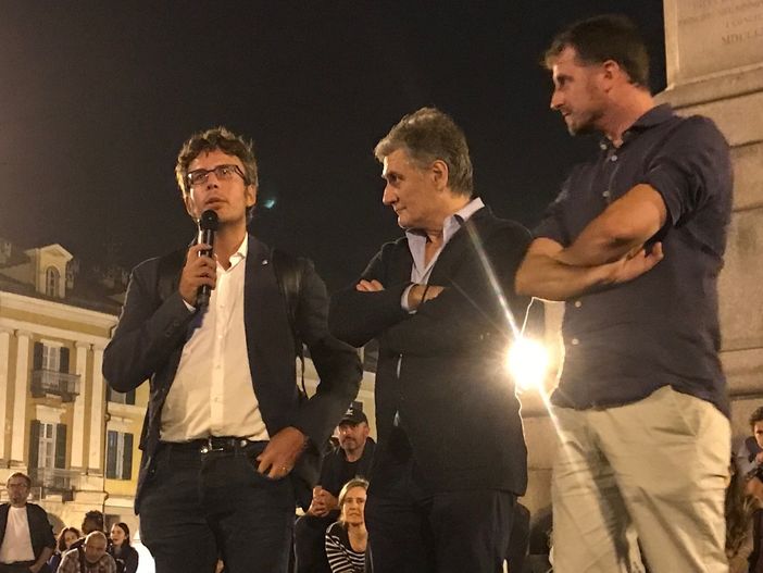 Il filosofo Fusaro a Cuneo: "L'infame tessera verde è una discriminazione a norma di legge" Il filosofo Fusaro a Cuneo: "L'infame tessera verde è una discriminazione a norma di legge"