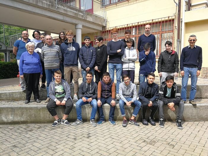 L'arte del riciclo al centro di un confronto generazionale fra "nonni" e studenti L'arte del riciclo al centro di un confronto generazionale fra "nonni" e studenti