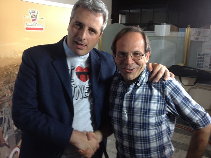 La stretta di mano tra Federico Borgna e Gigi Garelli