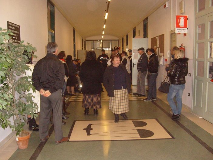 Affollati di nomadi sinti stamattina i corridoi del Tribunale