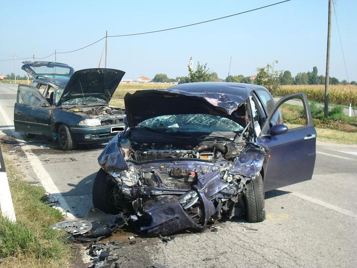 Alcune scene del terribile scontro di San Pietro del Gallo (© targatocn.it)