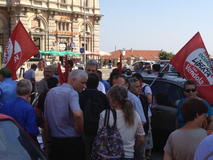 Sta per iniziare, a Cuneo, la manifestazione contro la soppressione dei treni
