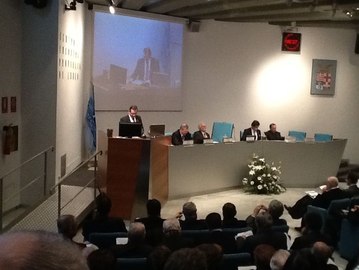 Il presidente Paschetta durante la relazione e nelle immaggni successive alcuni momenti dell'assemblea (© targatocn.it)