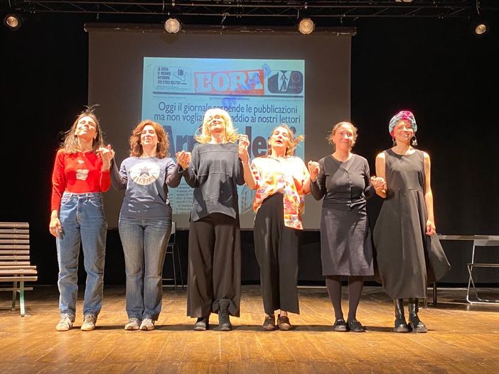 il cast di Lacrime Mute riceve l'appllauso del pubblico al Magda oLivero nella serata proomossa dal Rotary Saluzzo