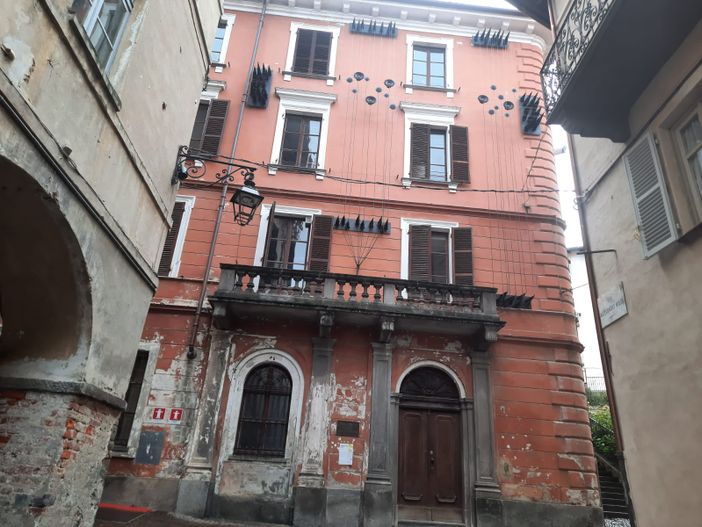 Saluzzo, l'ex biblioteca civica in via Volta diventerà la sede della collezione libraria e discografica di Alberto Basso e al terzo piano della biblioteca storica del Comune