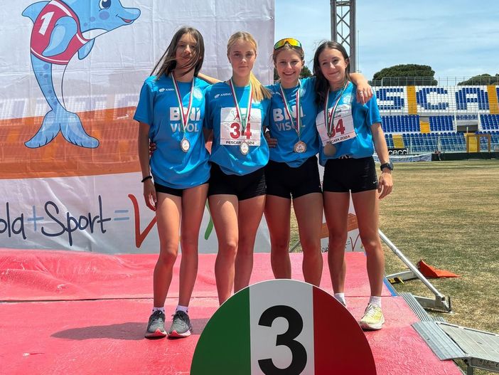 Podio per le frazioniste Aimar - Sola - Risso e Telamone nella staffetta 4 per 100 Podio per le frazioniste Aimar - Sola - Risso e Telamone nella staffetta 4 per 100