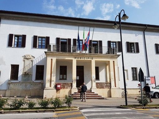 Il municipio di Magliano Alpi