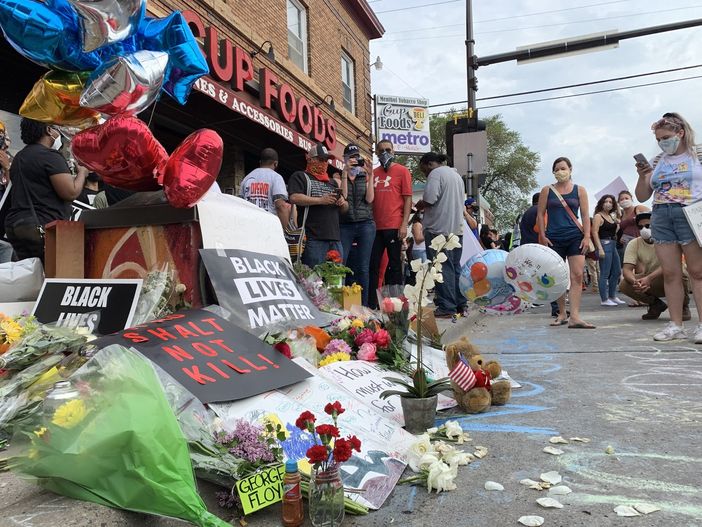 Proteste sul luogo dell'uccisione di Floyd ad opera di un poliziotto (immagine Wikimedia) Proteste sul luogo dell'uccisione di Floyd ad opera di un poliziotto (immagine Wikimedia)
