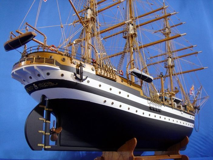 Marinai e navi in mostra a Caramagna Piemonte Marinai e navi in mostra a Caramagna Piemonte