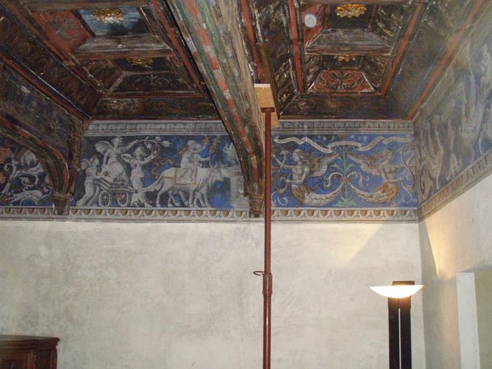 Il puntello nella Sala Acaia a Casa Cavassa (© targatocn.it)