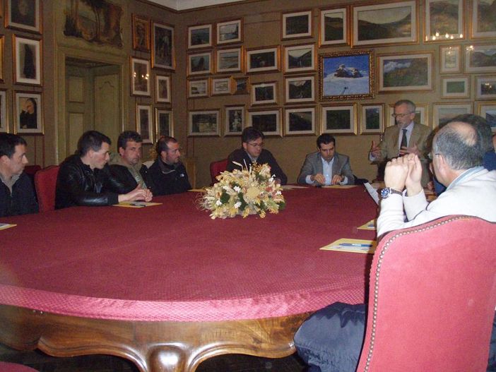 Il tavolo dei partecipanti alla Conferenza stampa