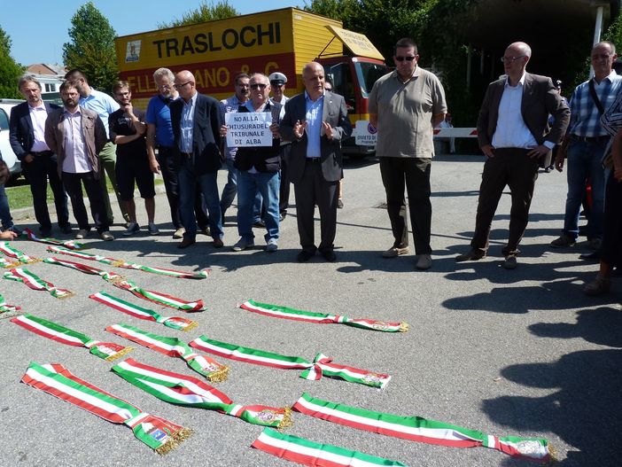 In 140 pronti a difendere il tribunale di Alba: domani il rendez-vous con il ministro Cancellieri In 140 pronti a difendere il tribunale di Alba: domani il rendez-vous con il ministro Cancellieri