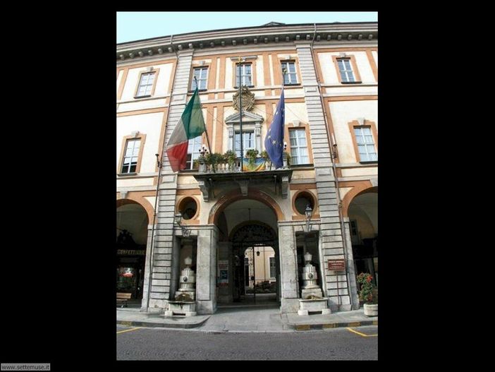 Cuneo: temperature africane negli ambienti di lavoro, con termosifoni accesi e finestre aperte