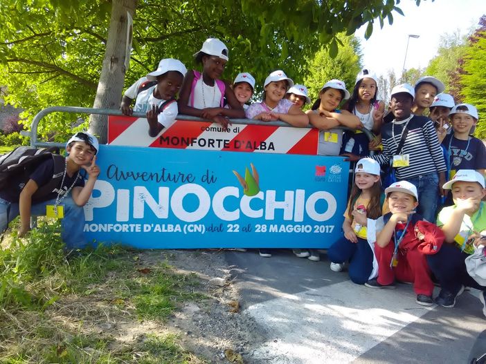 La scuola "Don Milani" a Monforte e al Salone del Libro di Bra con la rappresentazione teatrale delle avventure di Pinocchio