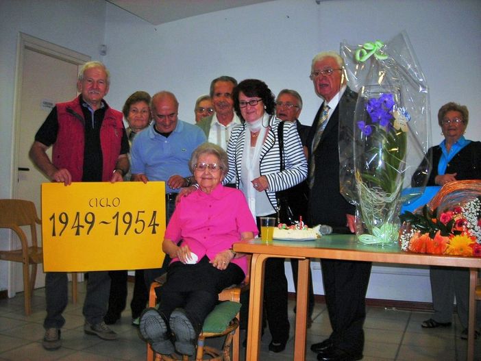 L’abbraccio di Farigliano alla maestra Lidia Benedetto Anfossi