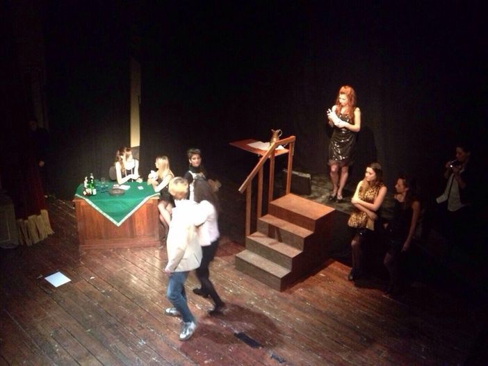 Mondovì: al teatro “Baretti” va in scena “Il giovane leader”