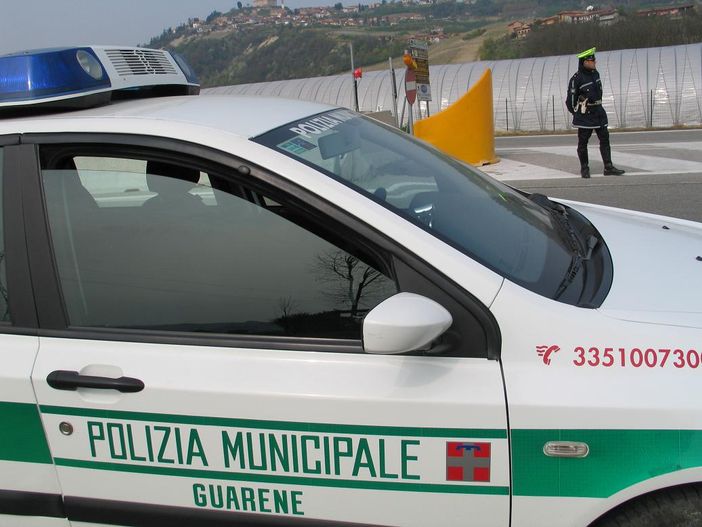 Una pattuglia della polizia municipale di Guarene