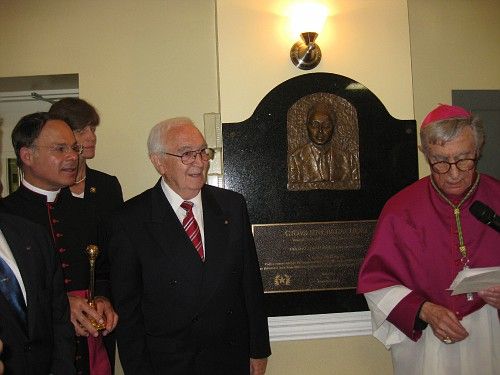Prima della scuola media di San Rocco a Giovanni Palatucci è stato dedicato un monumento in Pennsylvania