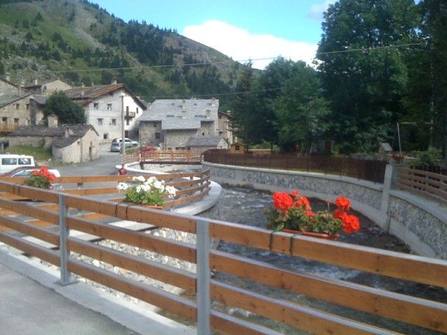 Immagini e scorci di Borgata Chiappera, fotografata il 30 luglio 2010