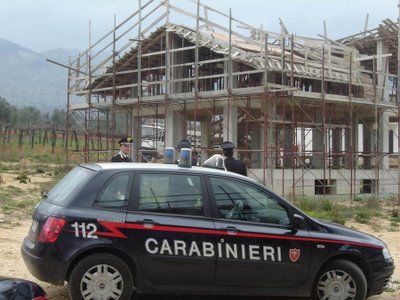 I controlli ad un cantiere da parte dei carabinieri