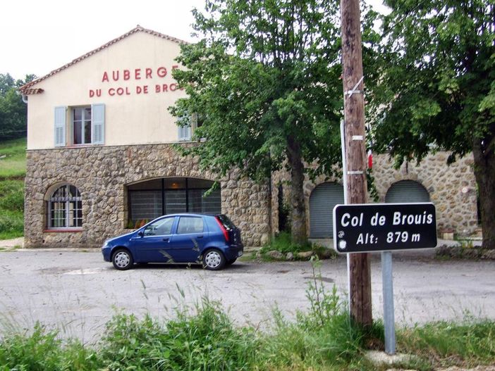 Pericolosa la salita che porta alla cima per il Col de Brouis (foto archivio)